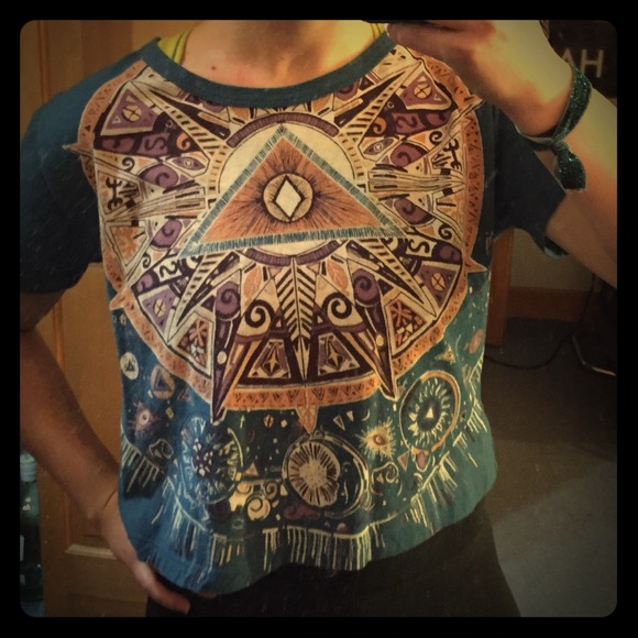 Tribal pattern T-shirt - Picture 1 of 4