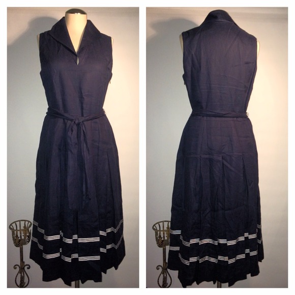 🌟🌟🌟PRICED TO SELL🌟🌟🌟Gorgeous sailor dress.