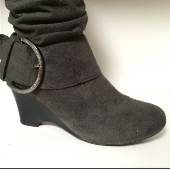 Slouchy Grey Boot!