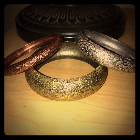 Set of three bangles. Gold/silver/rose tone