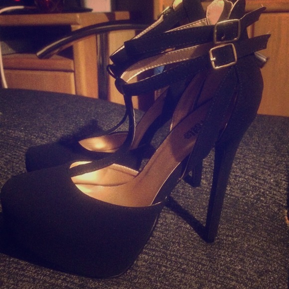Black pumps!