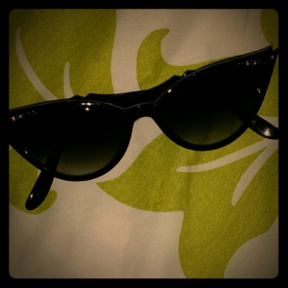 Cat eye sunglasses