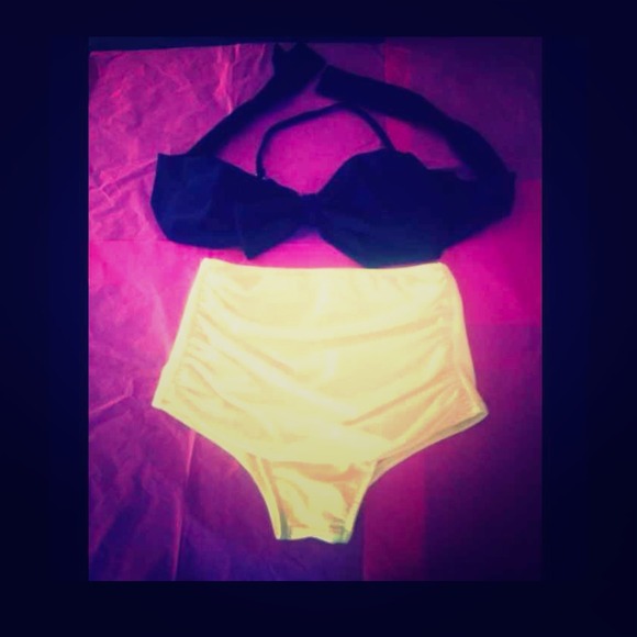 high waisted bikini yellow & black top👙READ ⬇️⬇️