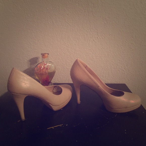 Shoes - Nude pumps