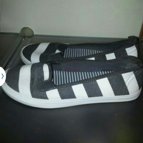 Canvas flats - Picture 2 of 2