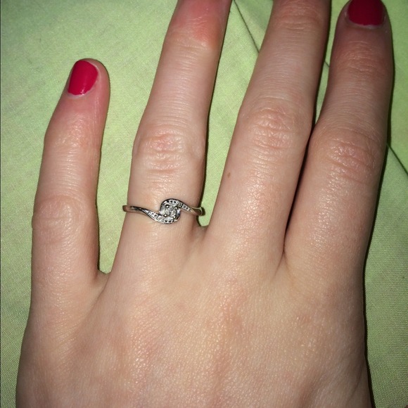Size 7 promise ring REAL diamonds