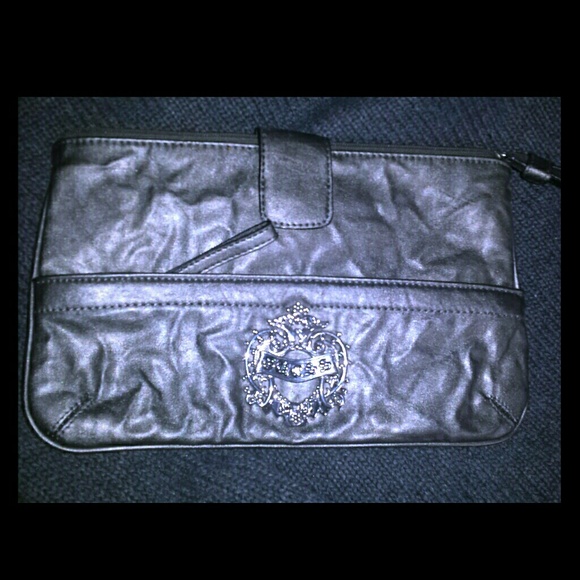 Guess clutch