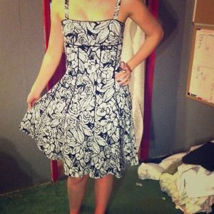 Black and white rosey dress!