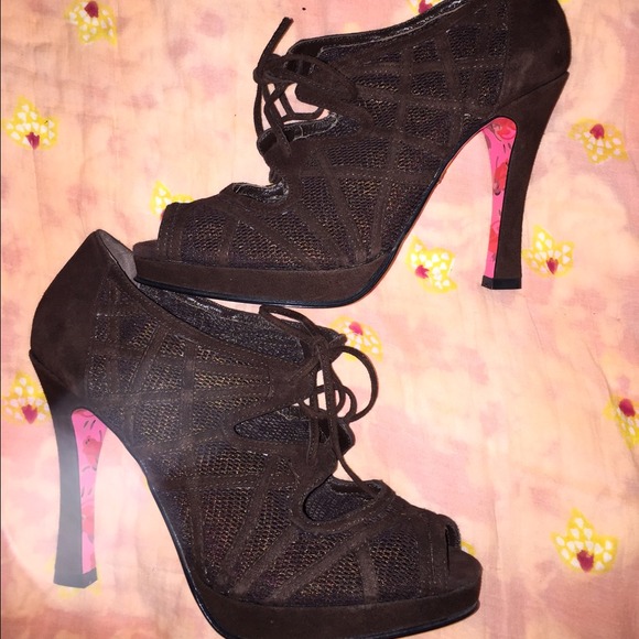 Betsey Johnson size 7.5 brown booties - Picture 3 of 6