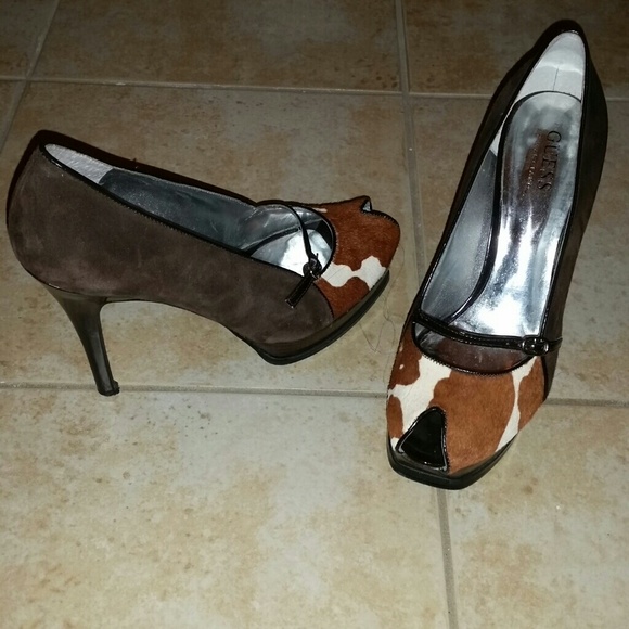 SOLD IN BUNDLE  $15 GUESS PRINTED PEEP TOE HEELS!!