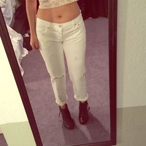 White "sexy boyfriend" jeans
