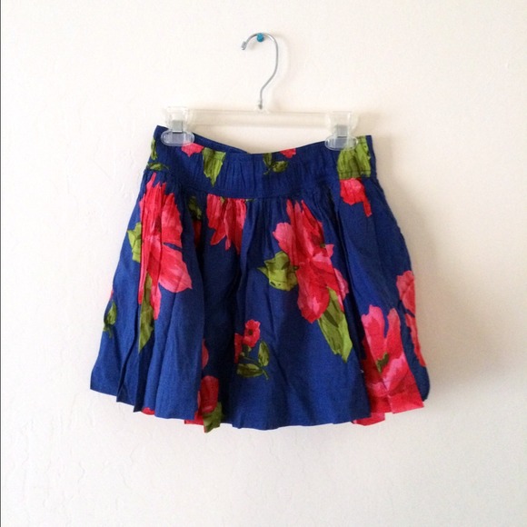 Hollister Dresses & Skirts - Hollister Floral Pleated Skater Skirt S