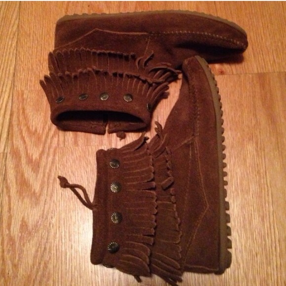 Size 8.5 Minnetonka fringe booties!