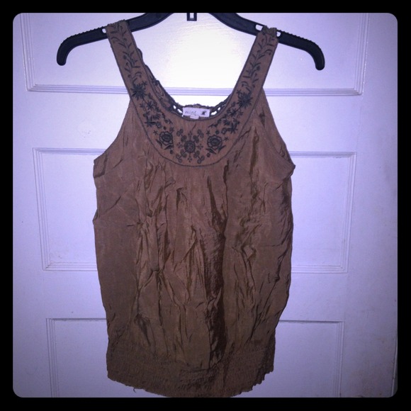 Sleeveless dress tank