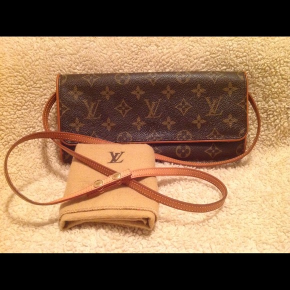 SOLD Auth Louis Vuitton Pochette Twin GM