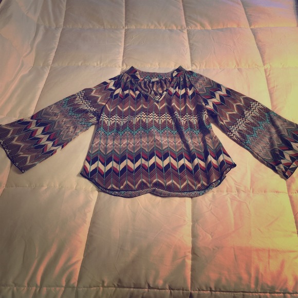 Chevron top & jewelry bundle