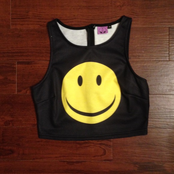 Nasty Gal Tops - Smiley Face Cropped Tee