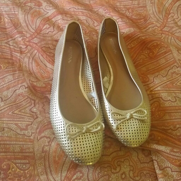 Super Cute Gold Ballet flats ?? - Picture 1 of 2