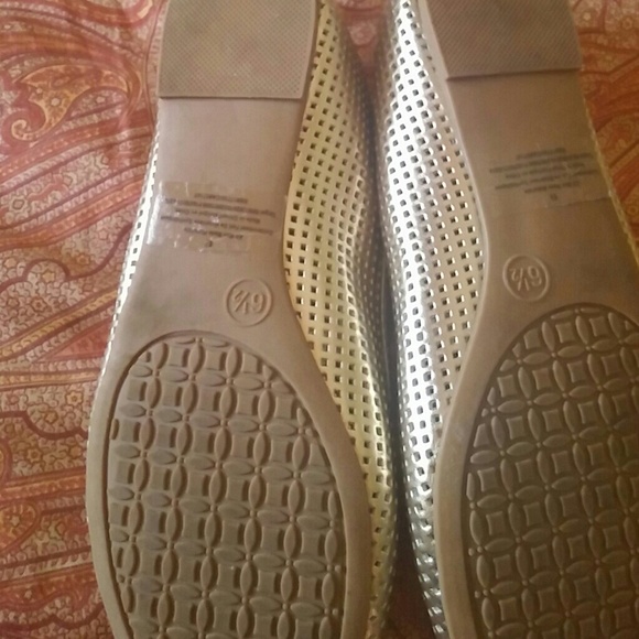 Super Cute Gold Ballet flats ?? - Picture 2 of 2