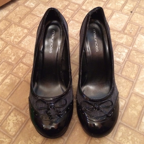 Black dress pumps