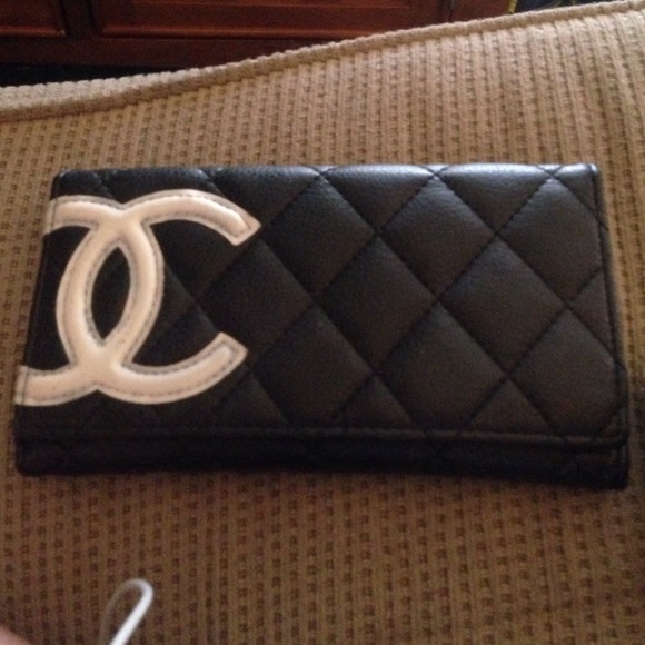 Chanel Wallet - Picture 1 of 4