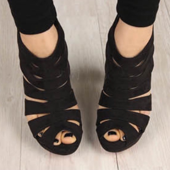 4.9" Peep Toe Gladiator Strap Stiletto Pumps - Picture 2 of 2