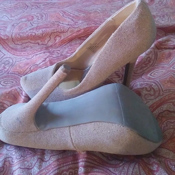 Gold beaded glittery heels - Picture 2 of 2