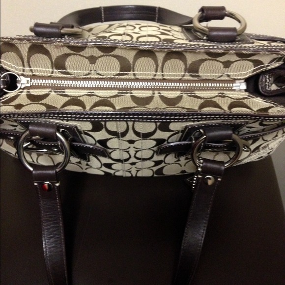 Sold. 💯Coach Brown Signature Soho Satchel - Picture 4 of 4