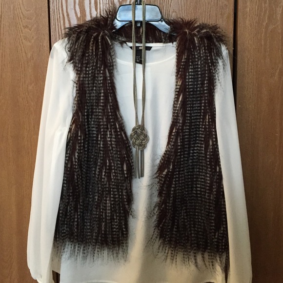 Cropped fur vest