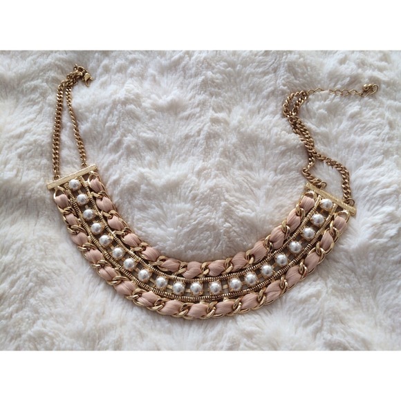 Forever 21 Pearl statement necklace