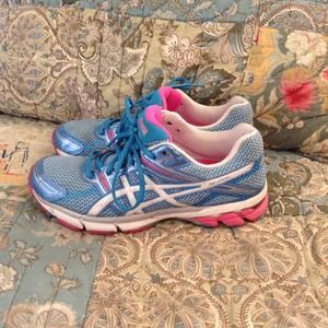 Asics GT-1000 Running Shoes