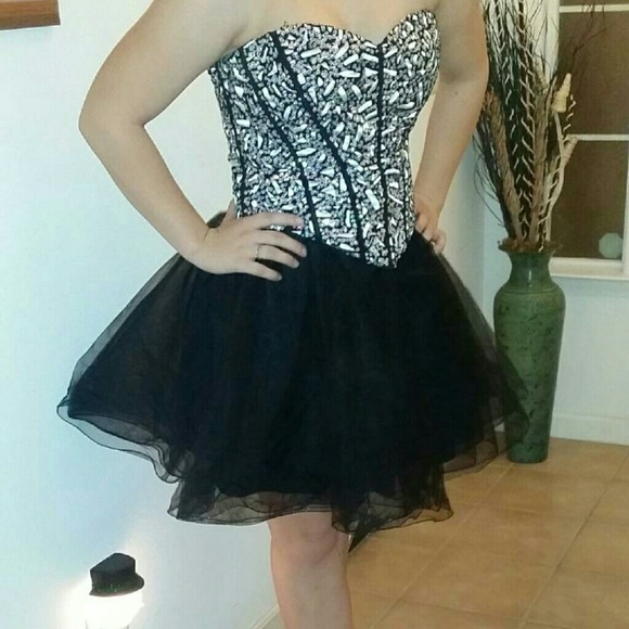 Black Cocktail Dress - Picture 2 of 2