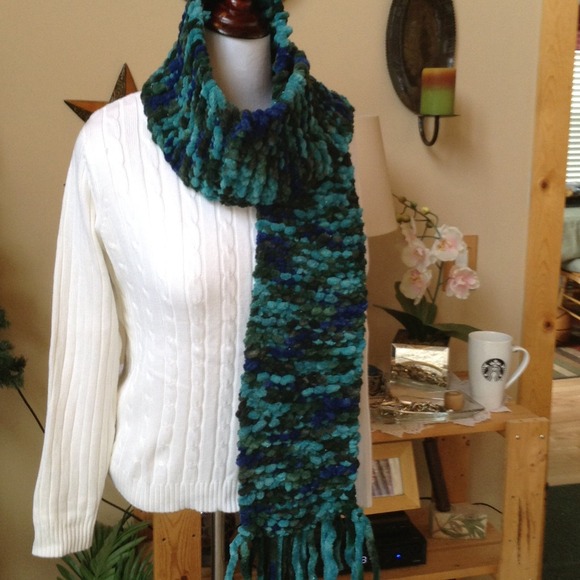 Thick velour knitted scarf