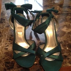 Cute high heels with little bow on the back