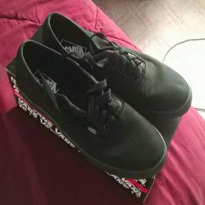Womens/Mens all black Vans