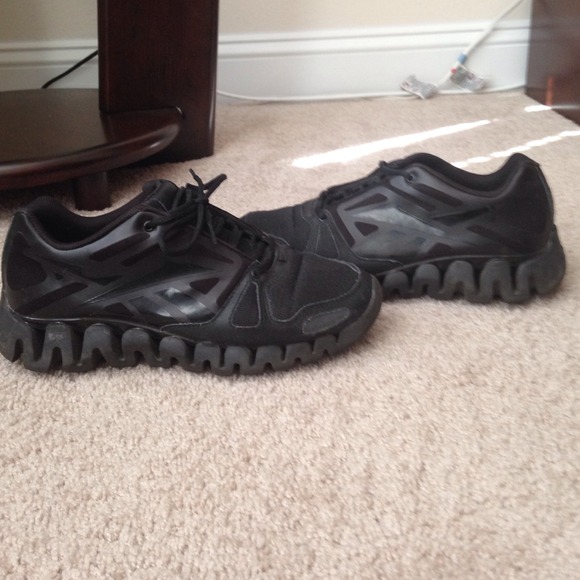 Black reebok sneakers zig tech size 6.5 in men's