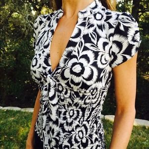 Guess Stretch silky black and white floral top