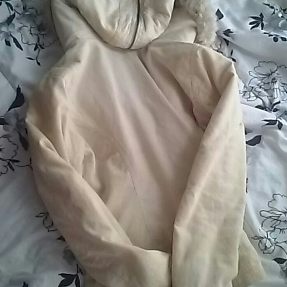 A Tan Warm Fuzzy Coat ?? - Picture 2 of 4