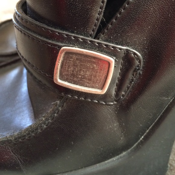 Shoes - Picture 2 of 4