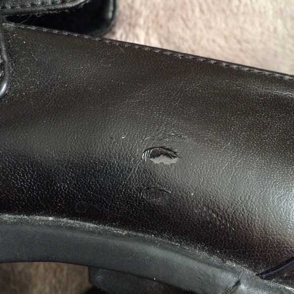 Shoes - Picture 4 of 4