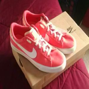 Sweet classic Nike shoes