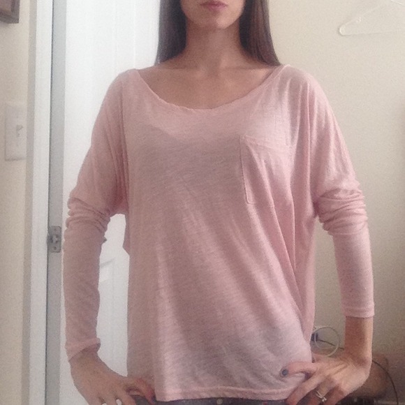 Relaxed fit pink or white top.