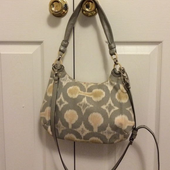 Chic Coach Bag - Picture 3 of 4