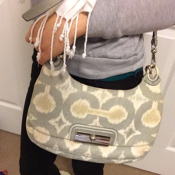 Chic Coach Bag - Picture 4 of 4