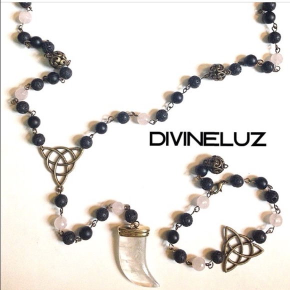 I design beautiful Custom rosaries.