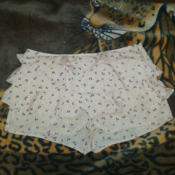 Ruffle Peplum shorts