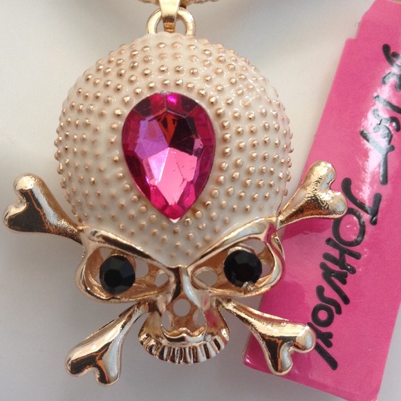 Betsey Johnson Jewelry - 🆕Betsey Johnson Crystal Skull Necklace😍😍