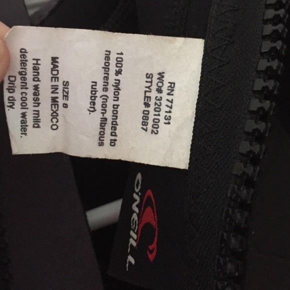 Short sleeved body suit for swimming and surfing - Picture 4 of 4