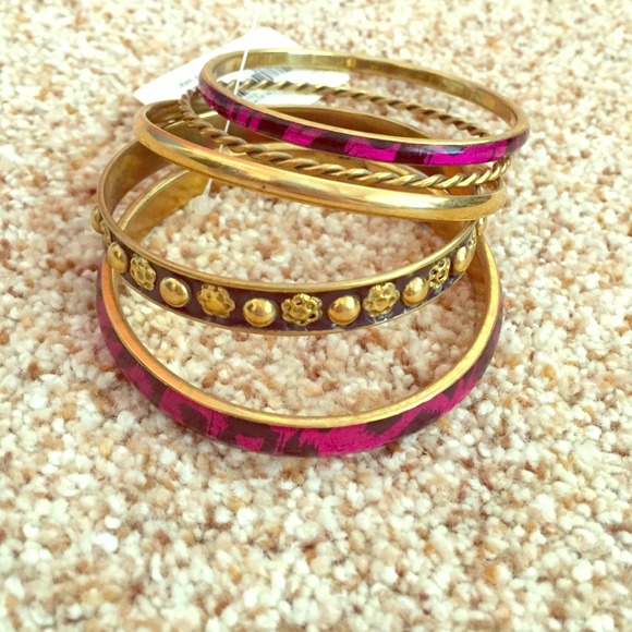 Bracelets / Bangles