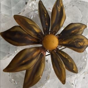 Large Vintage Enamel Daisy Brooch